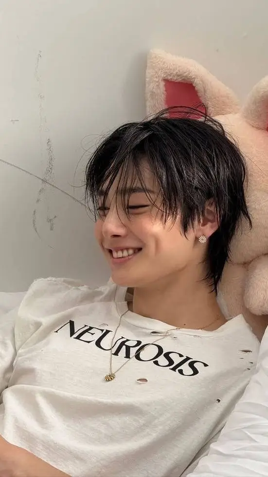 ai character: Yang Jeongin  background