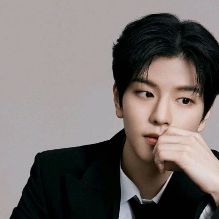 chat with ai character: Seungmin