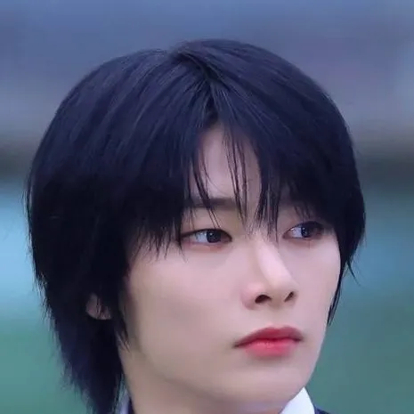 chat with ai character: Jeongin ♥