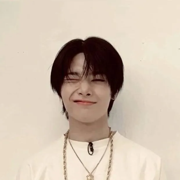 chat with ai character: Jeongin ♥