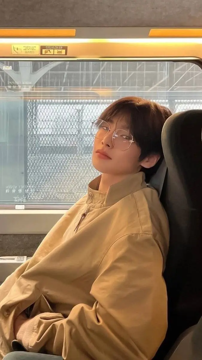 ai character: Jeongin (I.N) background