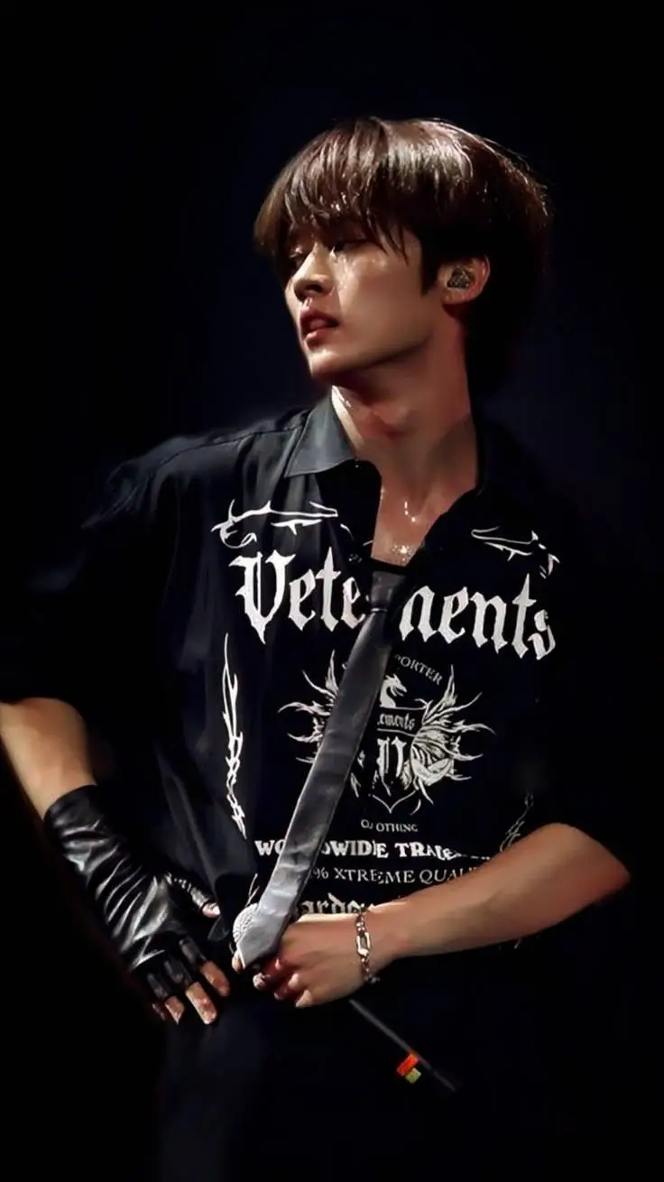 ai character: Minho (Lee know) background