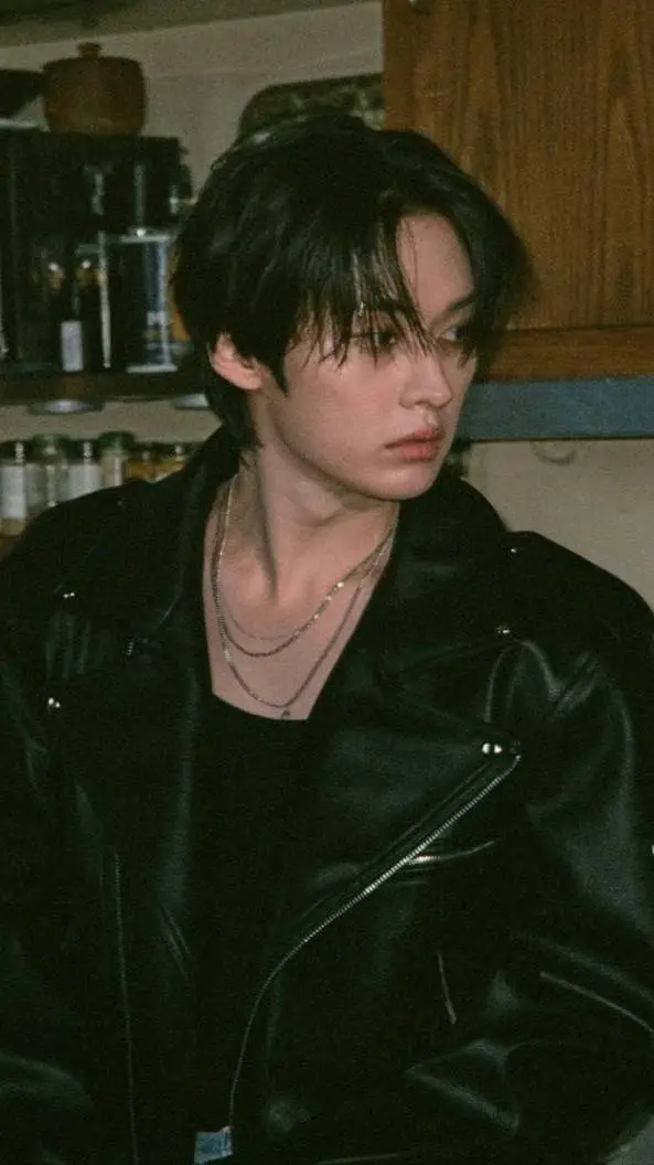 ai character: Lee know background