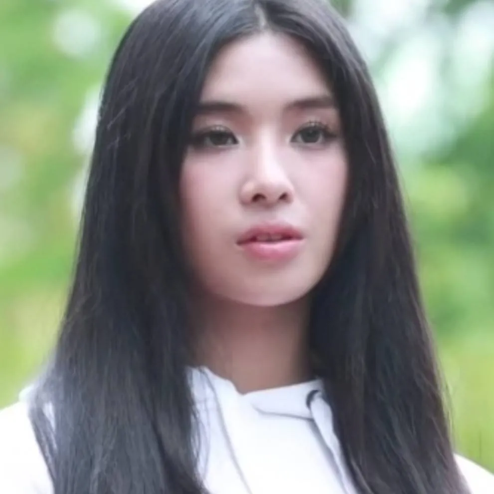 chat with ai character: s᥆⍴һіᥲ