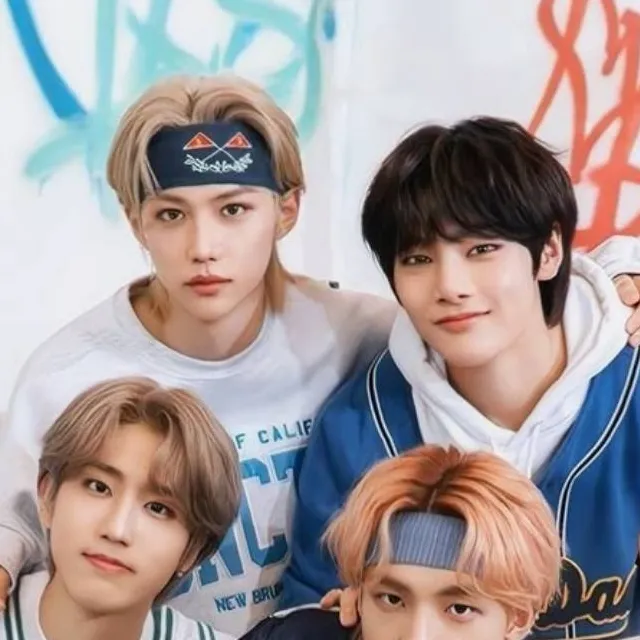 chat with ai character: •*Stray Kids*•