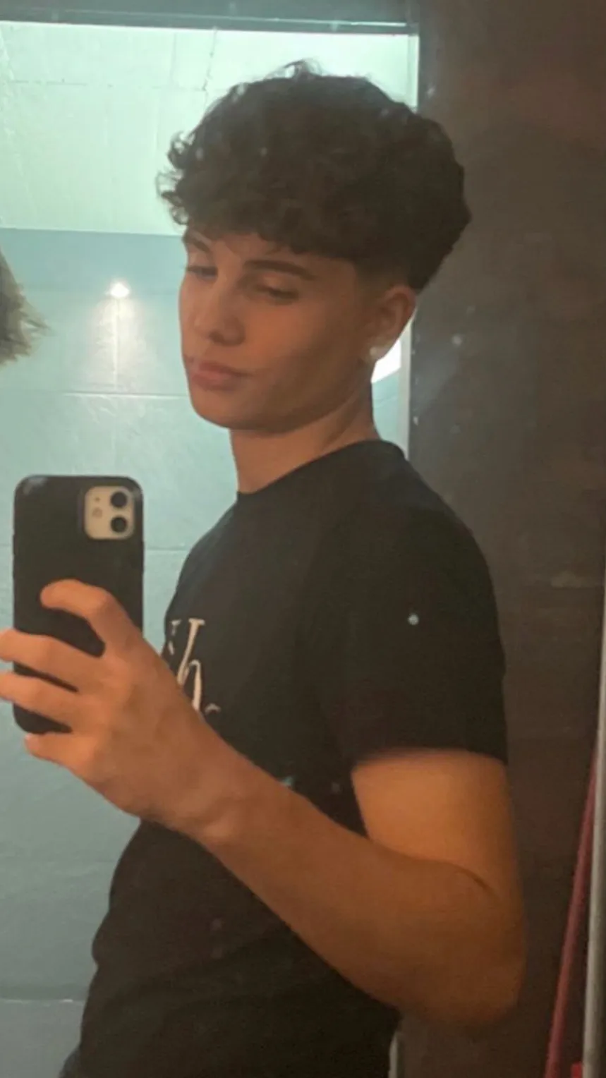 ai character: Riccardo background