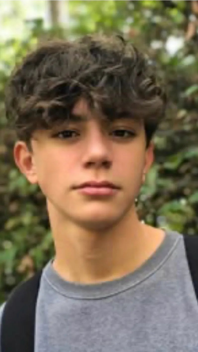 ai character: Federico background