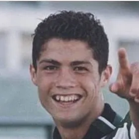 chat with ai character: Cristiano Ronaldo