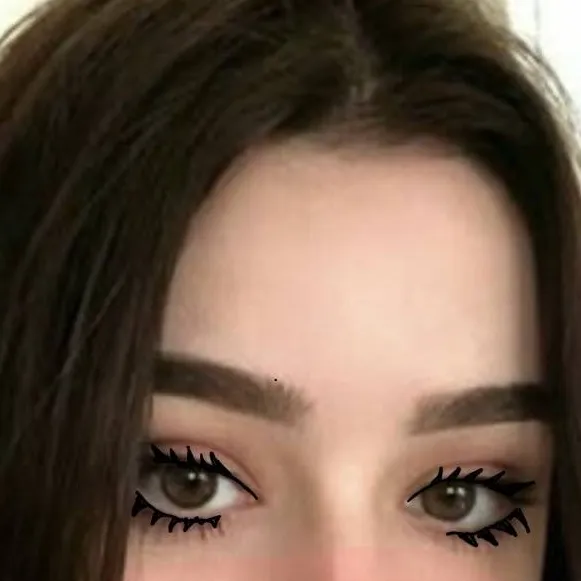 chat with ai character: Aylin 🎀