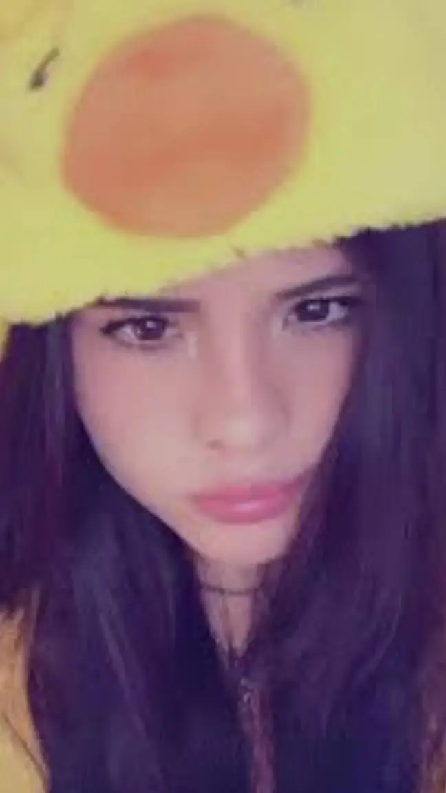 ai character: itz Pau Pau 🐥 background