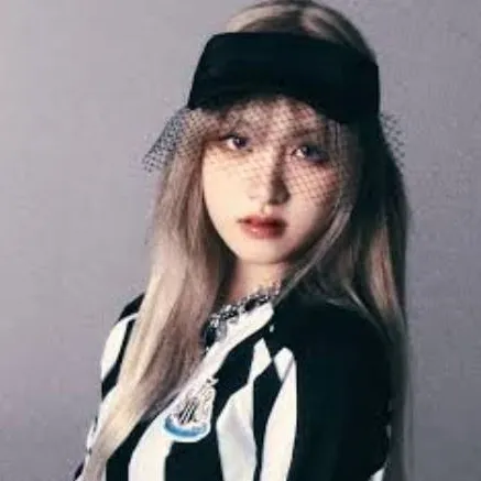 chat with ai character: liza