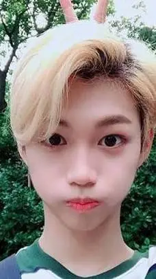 ai character: Felix background