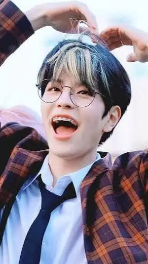 ai character: Seungmin  background