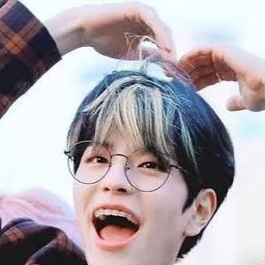 chat with ai character: Seungmin 