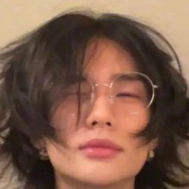 chat with ai character: Hyunjin