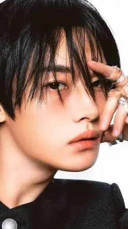 ai character: Lee know background