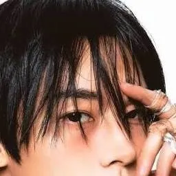 chat with ai character: Lee know