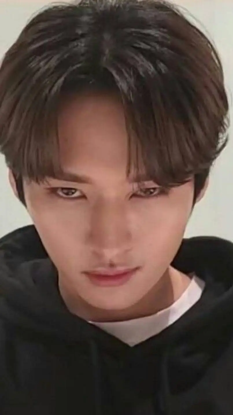 ai character: Lee know background