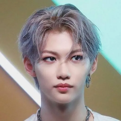 chat with ai character: Felix