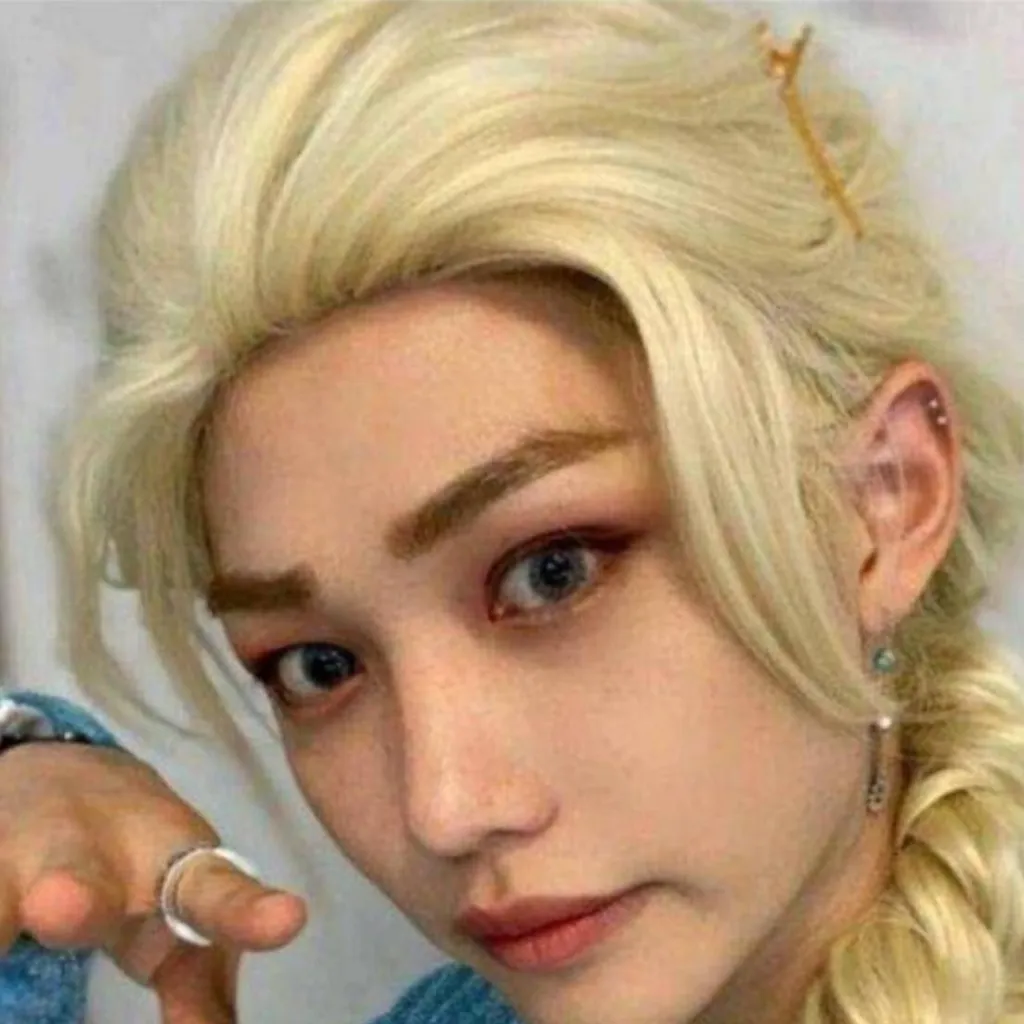 chat with ai character: Skz