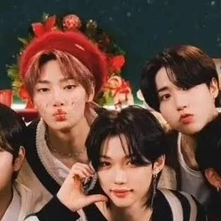 chat with ai character: Skz Christmas!