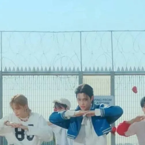 chat with ai character: Stray kids vampire