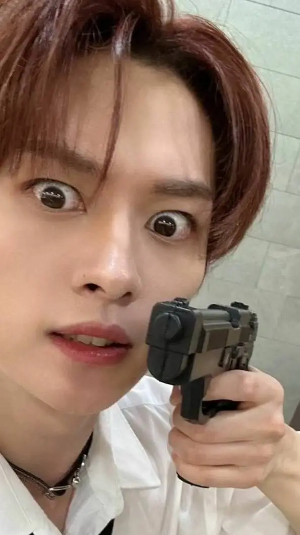 ai character: Lee know vampire background