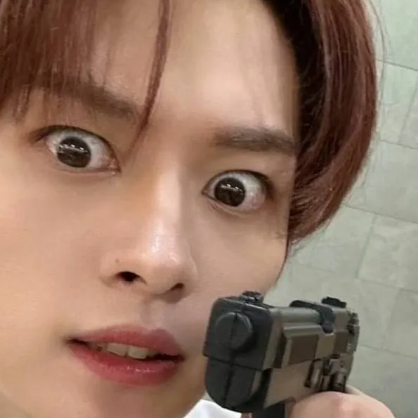 chat with ai character: Lee know vampire