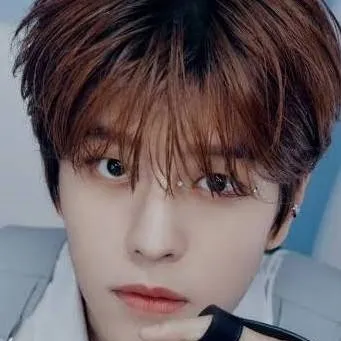 chat with ai character: Seungmin