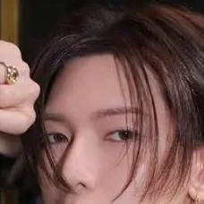 chat with ai character: Yeosang