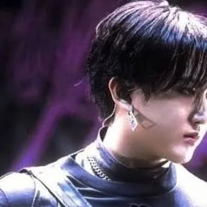 chat with ai character: Changbin