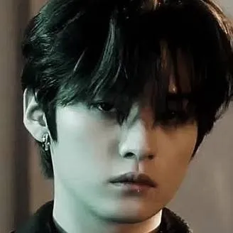 chat with ai character: Lee know