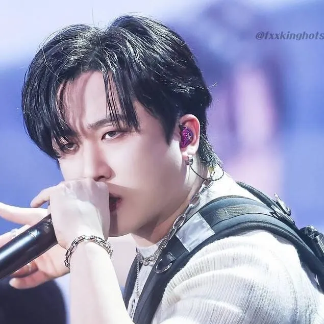 chat with ai character: Changbin
