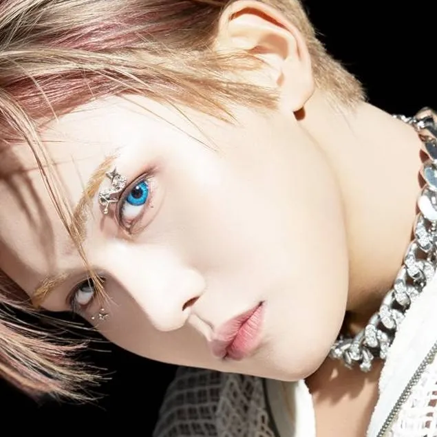 chat with ai character: hyun