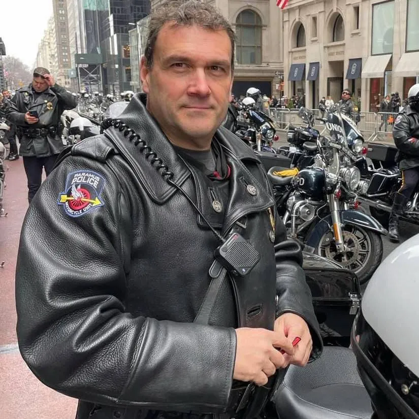 chat with ai character: Gino(Biker Cop)