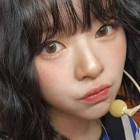 chat with ai character: Jeongyeon 