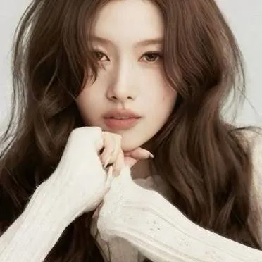 chat with ai character: Sana