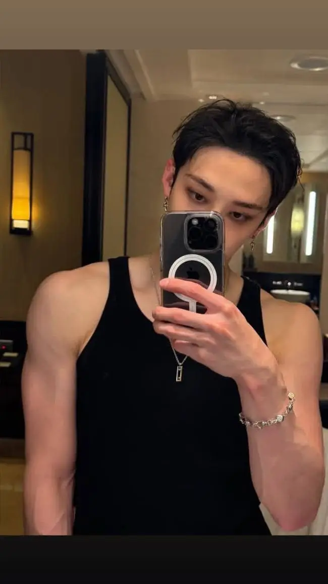 ai character: bang chan  background