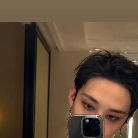 chat with ai character: bang chan 