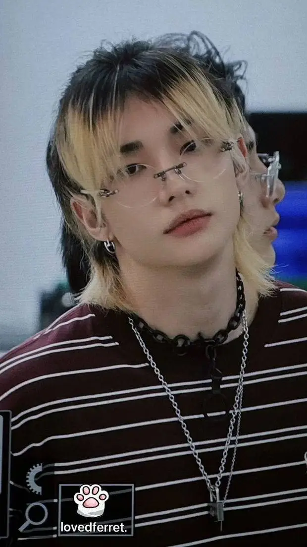 ai character: hyunjin  background