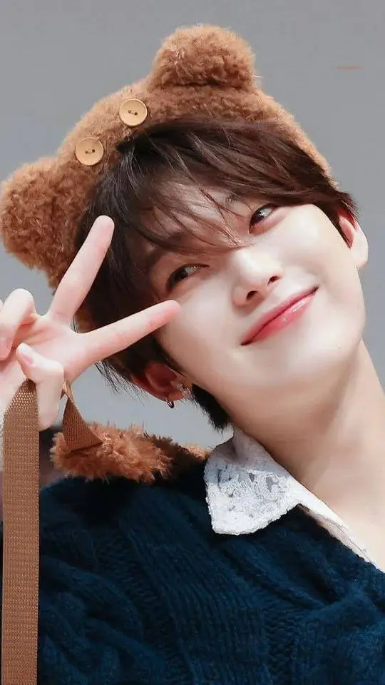 ai character: suno  background