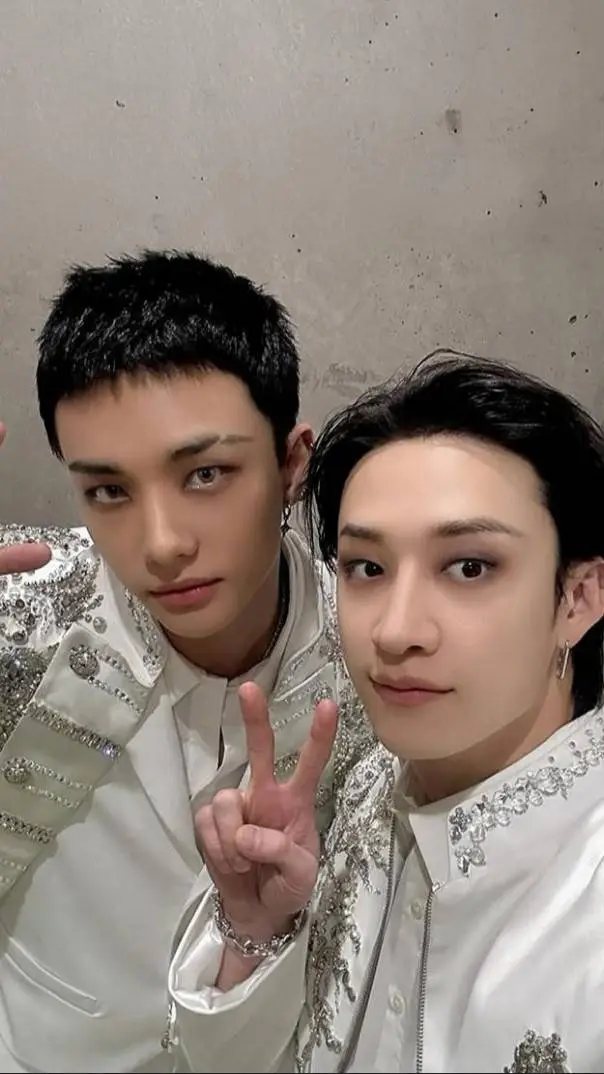 ai character: Bangchan o hyunjin background