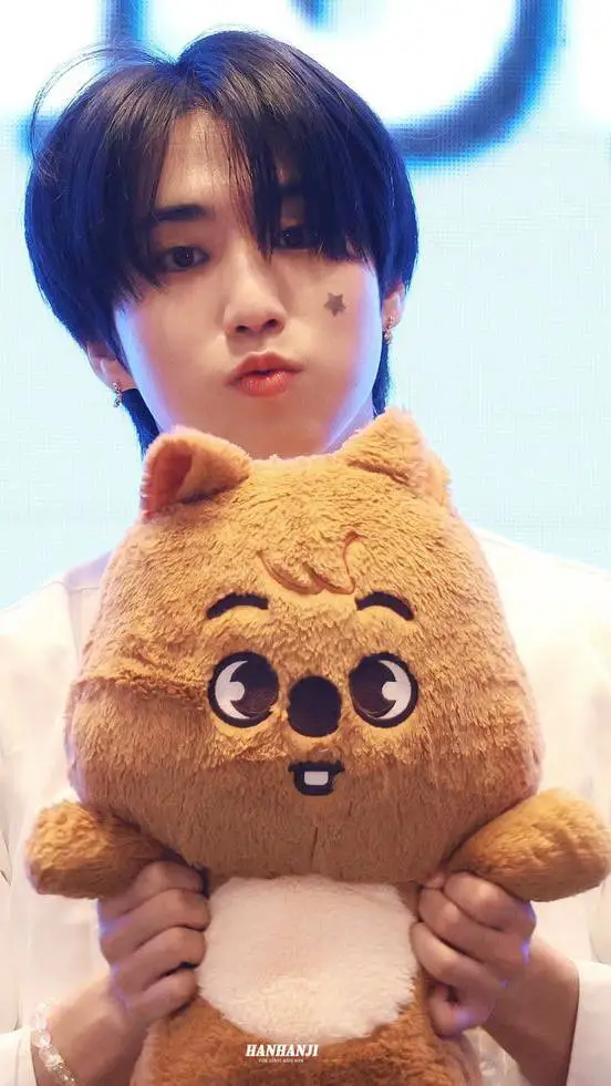 ai character: hansito 🥰 background