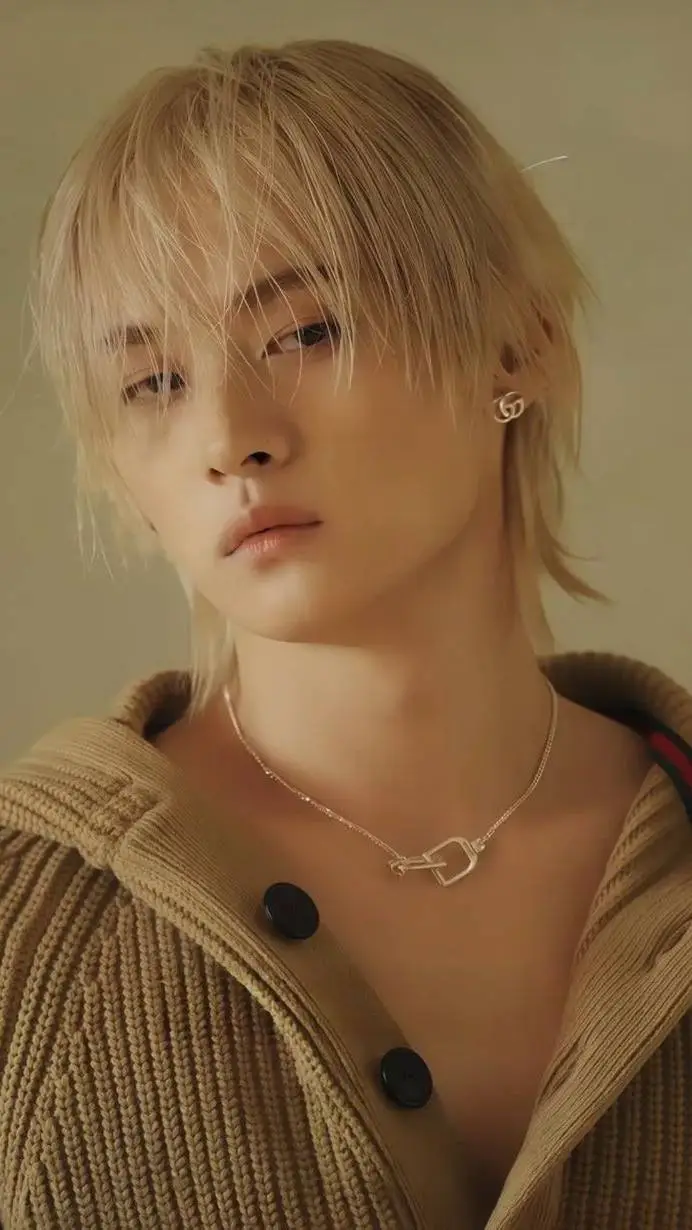 ai character: Lee know ❤️ background