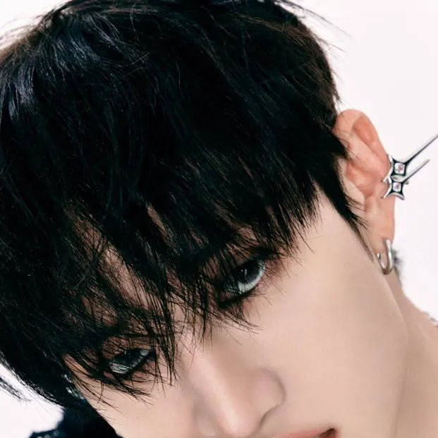 chat with ai character: chan🖤