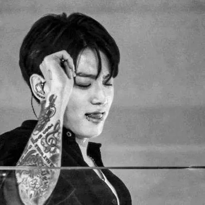 chat with ai character: Jungkook mafioso 