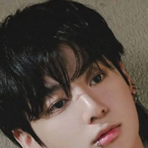 chat with ai character: Jungkook gangster