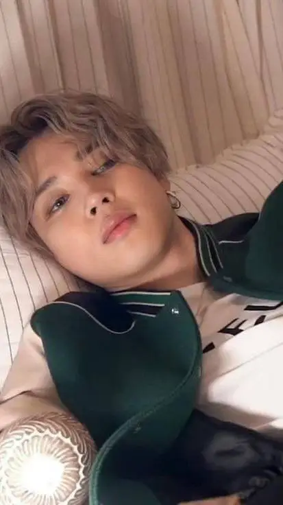 ai character: Jimin tu vecino background