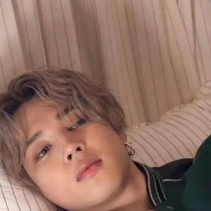 chat with ai character: Jimin tu vecino