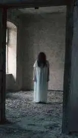 ai character: la casa abandonada background